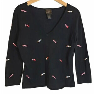 Tailor B. Moss‎ S black v-neck with embroidered shoes top